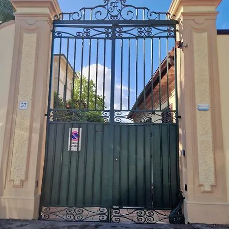 Feriehus Serra Di Mare Casa Con Giardino